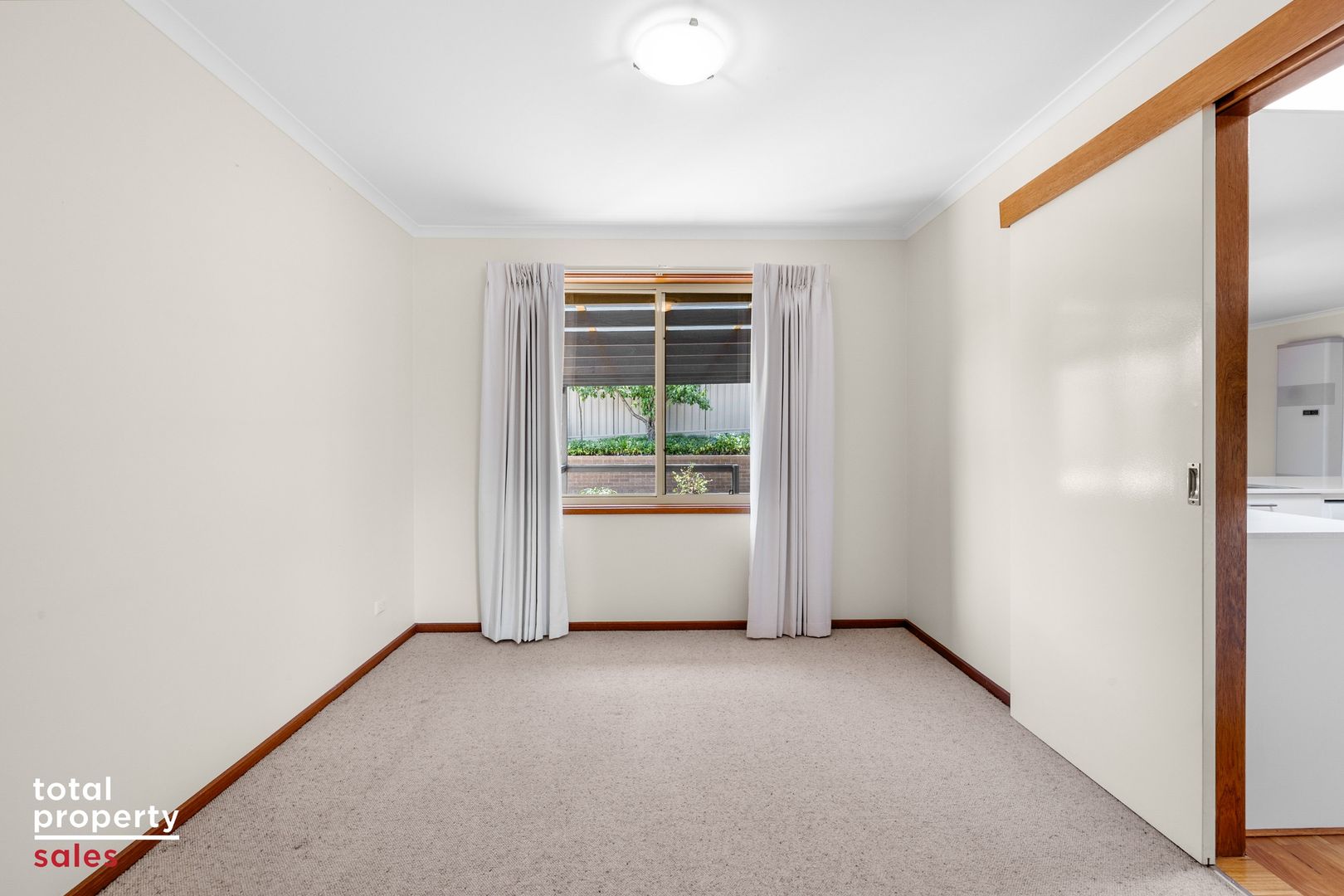 26 Crest Park Parade, Queanbeyan West NSW 2620, Image 2