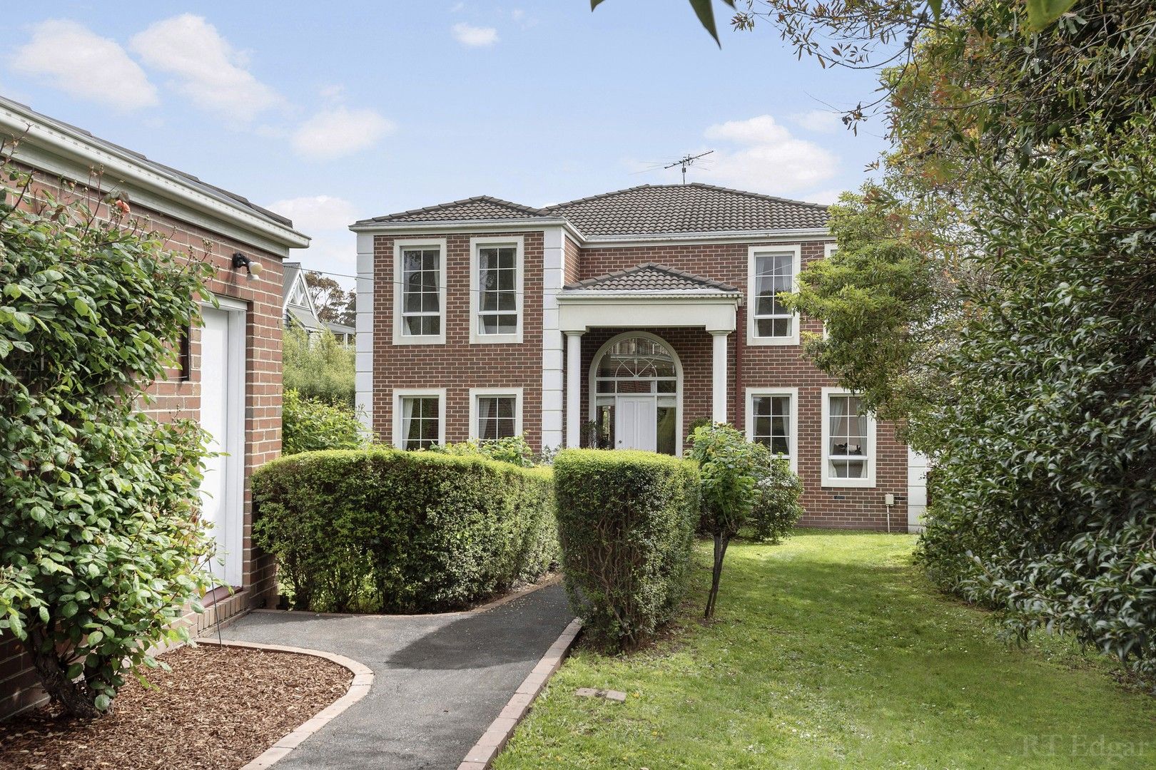 4 bedrooms House in 10 Wimborne Avenue MOUNT ELIZA VIC, 3930