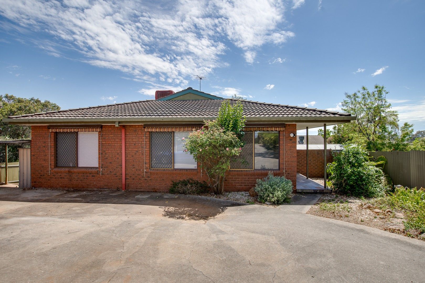 2/300 Highview Crescent, Lavington NSW 2641, Image 0