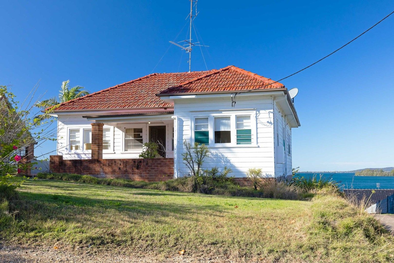 3 bedrooms House in 166 Kilaben Road KILABEN BAY NSW, 2283