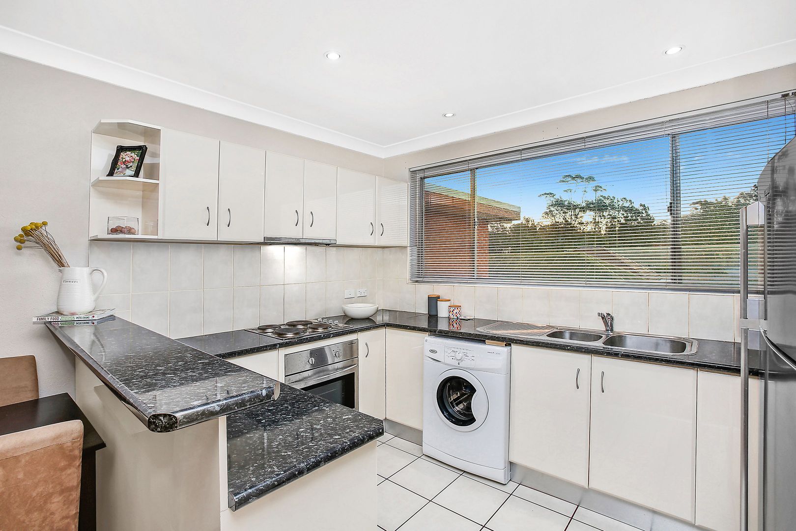 7/148 Auburn Street, Coniston NSW 2500, Image 2