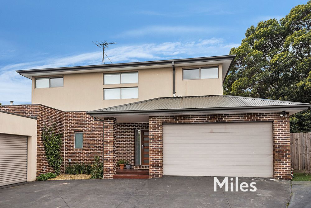 3 bedrooms Townhouse in 2/10 Cooinda Crescent WATSONIA VIC, 3087