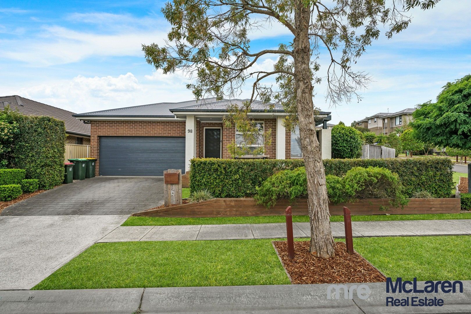 4 bedrooms House in 98 Alchornea Circuit MOUNT ANNAN NSW, 2567