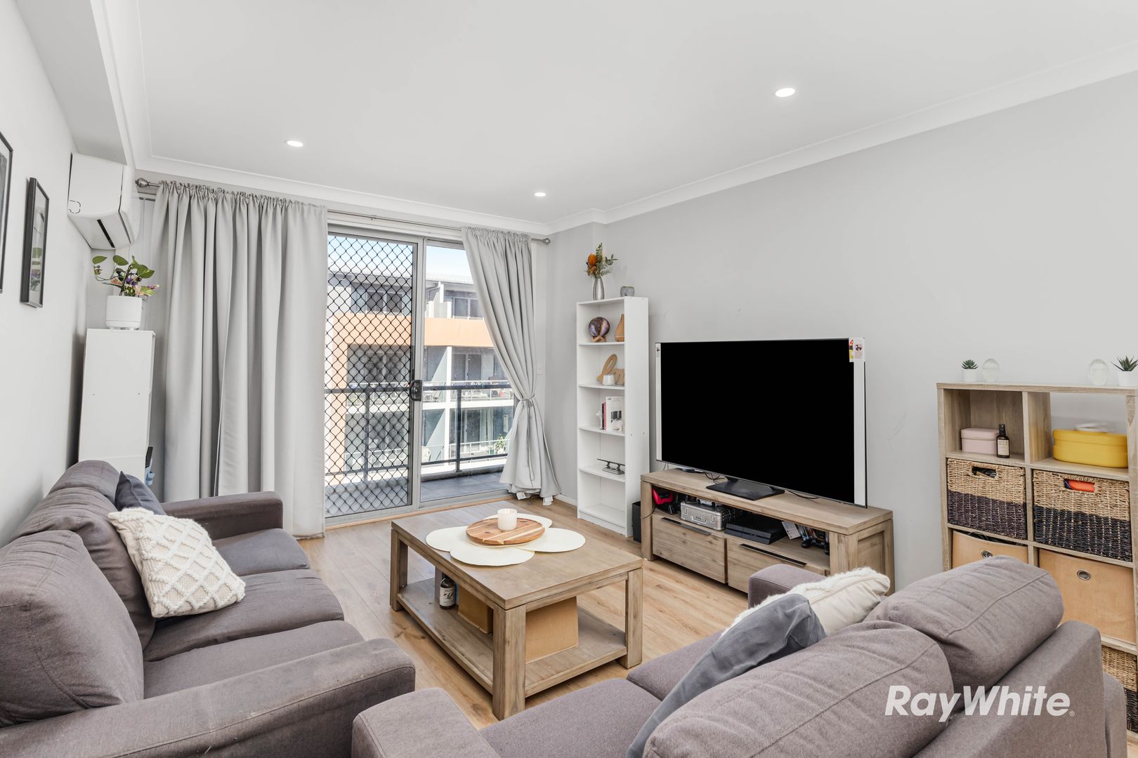 302/8B Myrtle Street, Prospect NSW 2148, Image 1