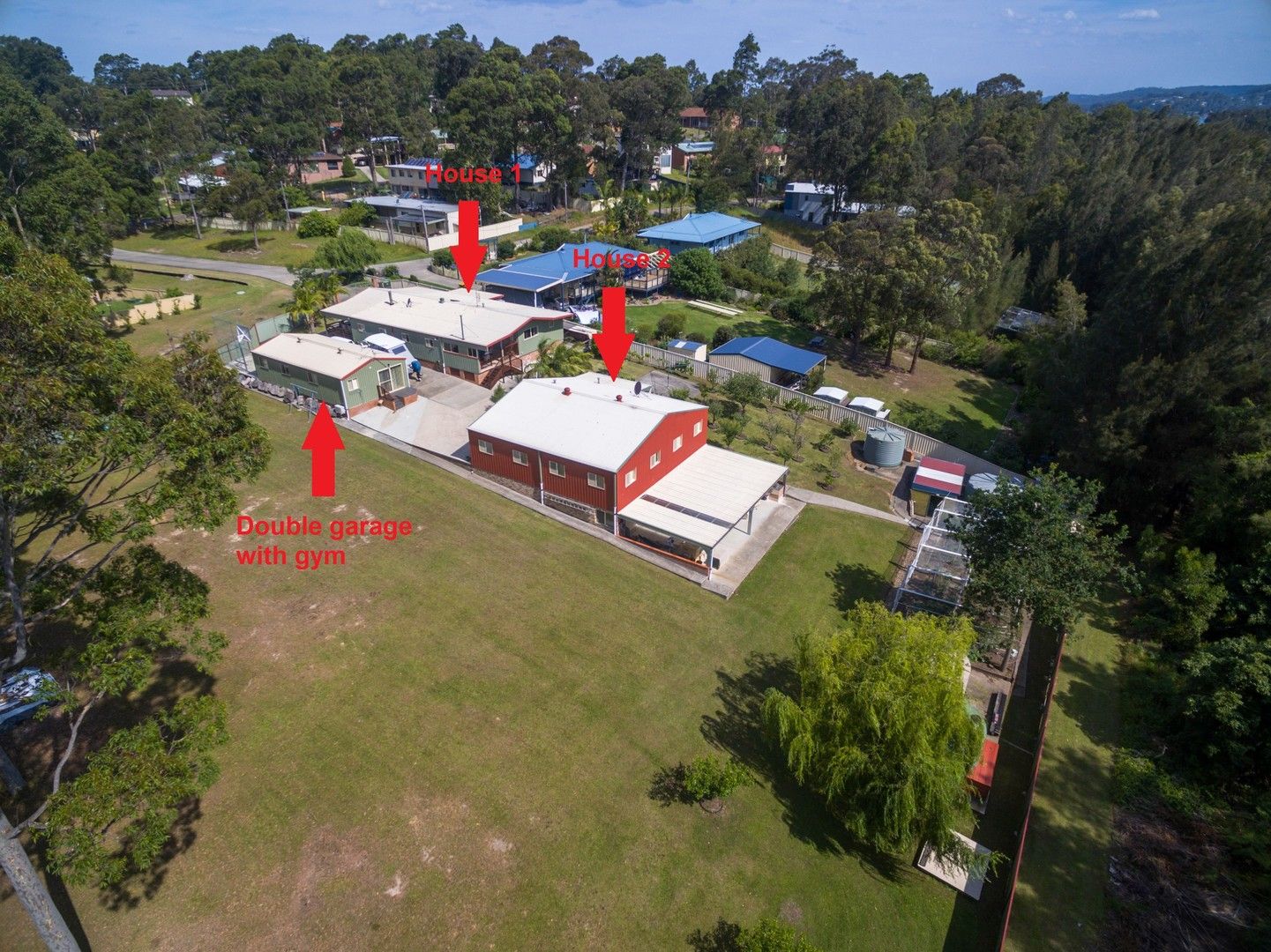 8 bedrooms House in 5 Palana Street SURFSIDE NSW, 2536