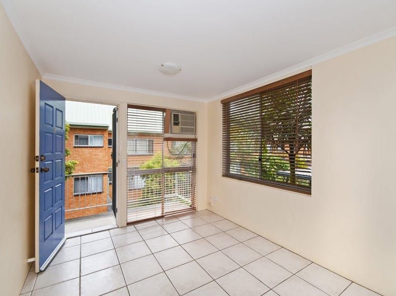 2 bedrooms Apartment / Unit / Flat in 6/20 Mawarra Street PALM BEACH QLD, 4221