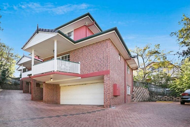 3 bedrooms Townhouse in 1/64 Armadale Street ST LUCIA QLD, 4067