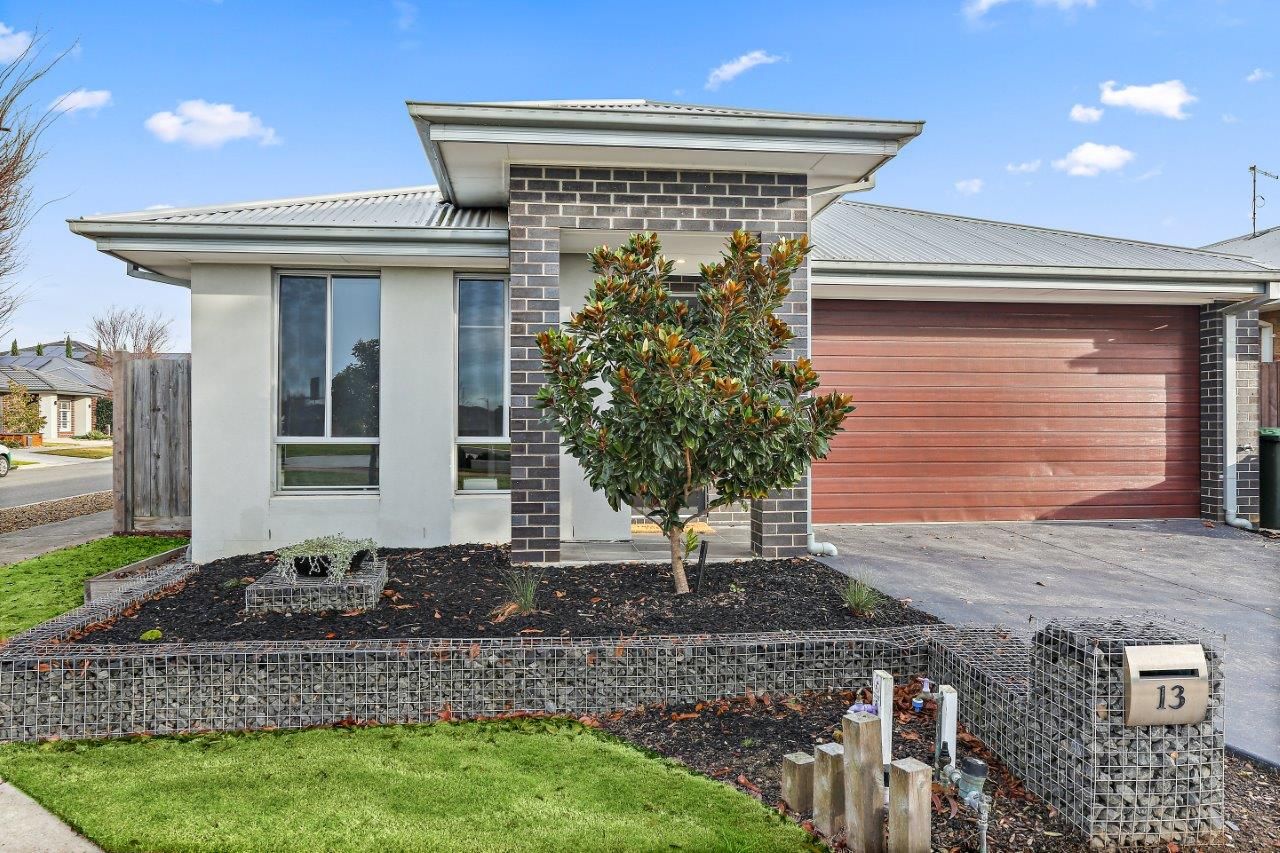 4 bedrooms House in 13 Glide Way ARMSTRONG CREEK VIC, 3217