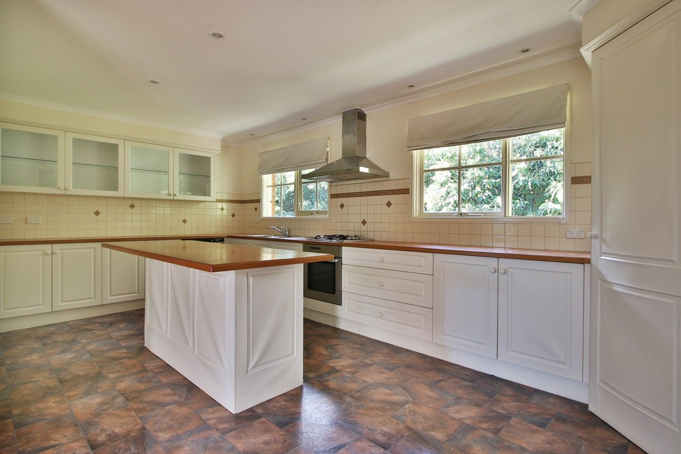 4 bedrooms House in 86 Santa Rosa Blvd DONCASTER EAST VIC, 3109