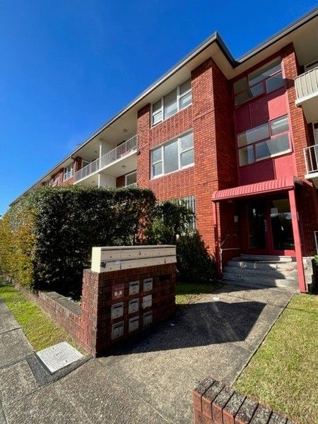 2 bedrooms Apartment / Unit / Flat in 19/34 Barber Avenue EASTLAKES NSW, 2018
