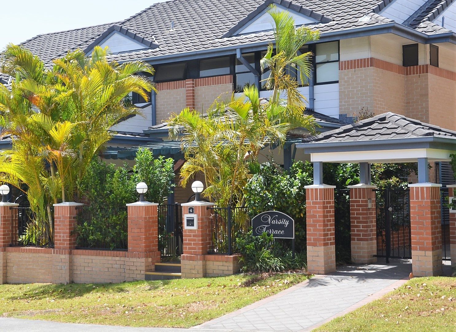 4 bedrooms Townhouse in Unit 4/1 Hillridge Cres VARSITY LAKES QLD, 4227