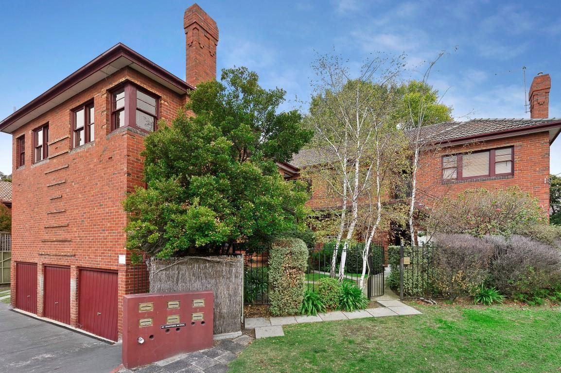 2 bedrooms Apartment / Unit / Flat in 4/2 Linton Court HAWTHORN EAST VIC, 3123
