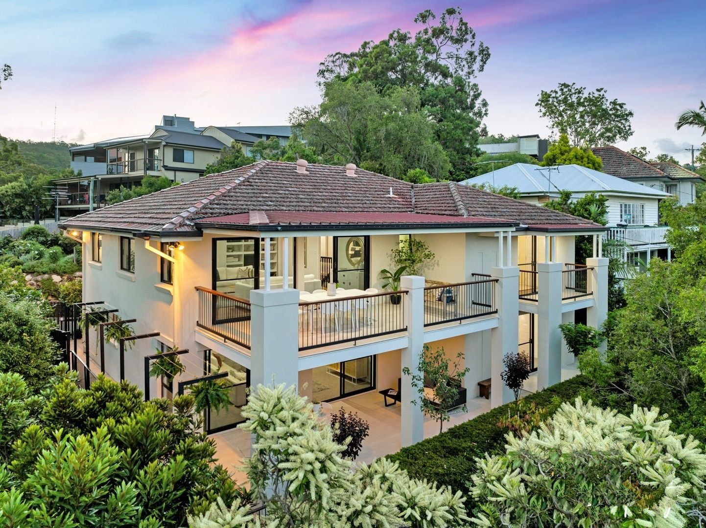 5 bedrooms House in 34 Outlook Crescent BARDON QLD, 4065