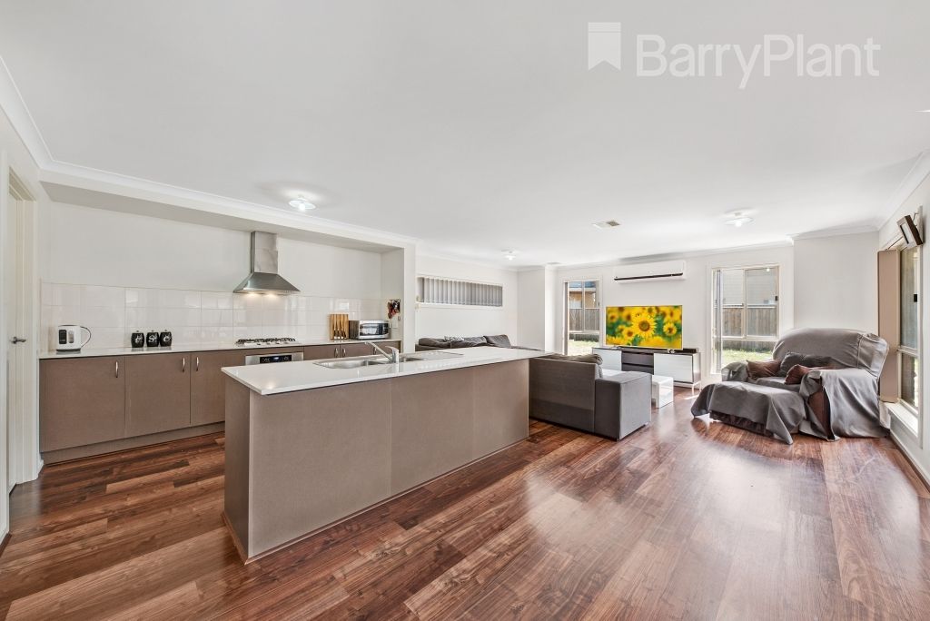 28 Oysterbay Chase, Sanctuary Lakes VIC 3030, Image 2