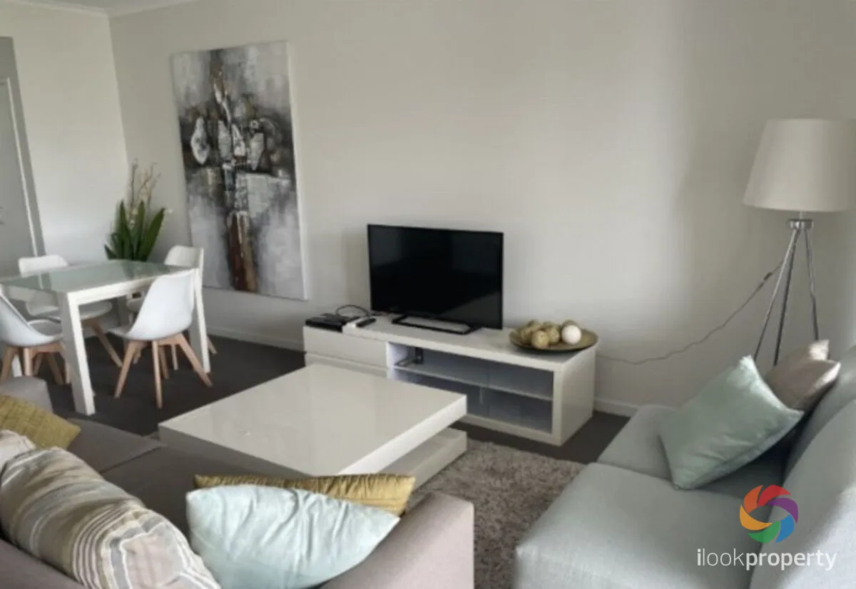 CBD APARTMENT: FULLY FURNISHED, TWO BED, TWO BATH, END POSITION WITH VIEWS