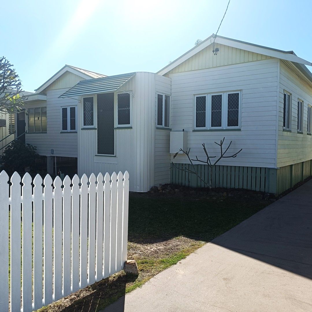 3 bedrooms House in 10 Truro Street TORQUAY QLD, 4655