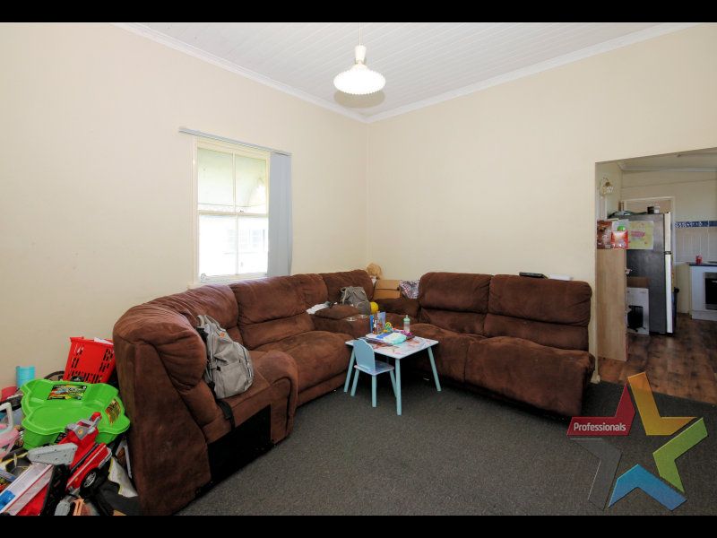 34 Wattle Street, North Booval QLD 4304, Image 2