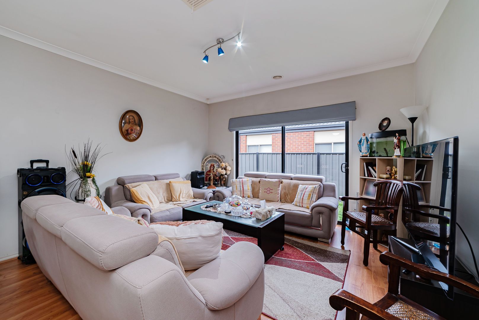 16 Cheltenham Close, Craigieburn VIC 3064, Image 2