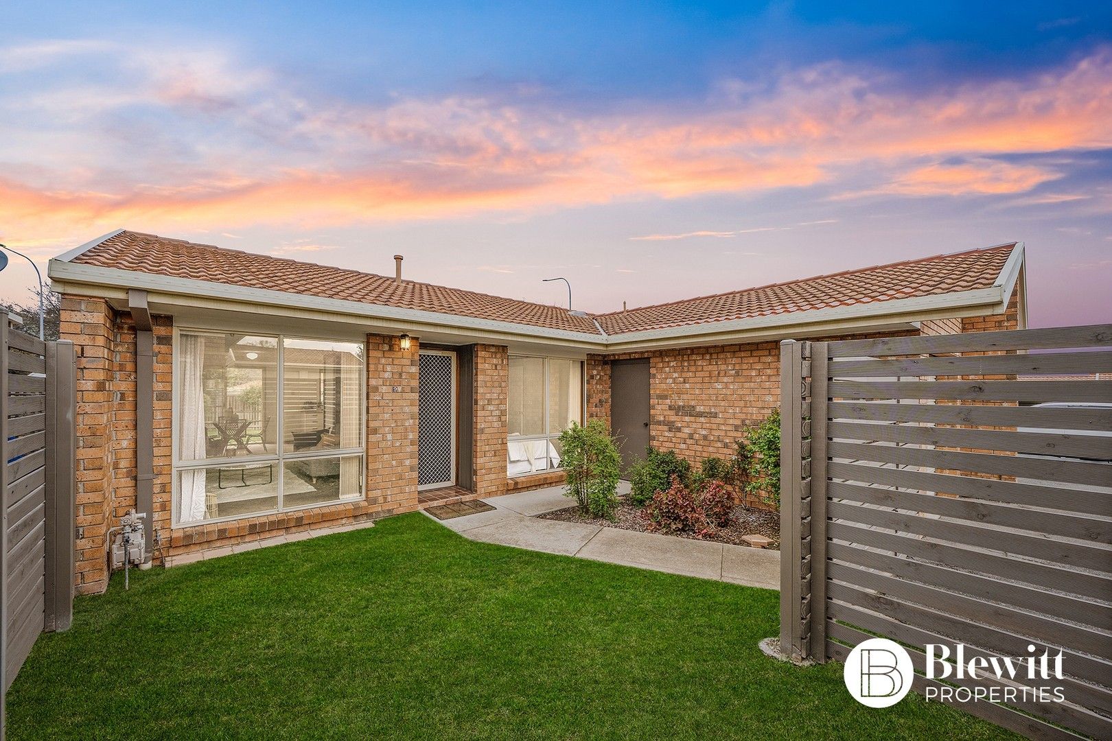 9/103 Bicentennial Drive, Jerrabomberra NSW 2619