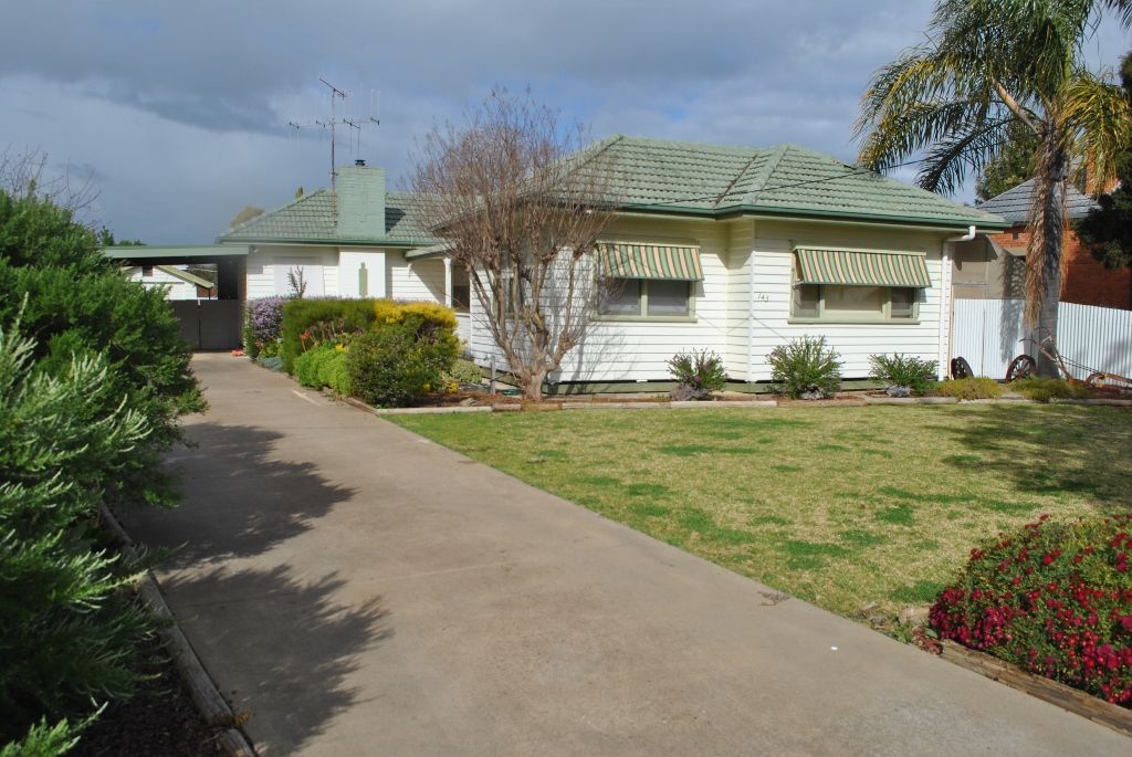 3 bedrooms House in 143 Victoria Street KERANG VIC, 3579