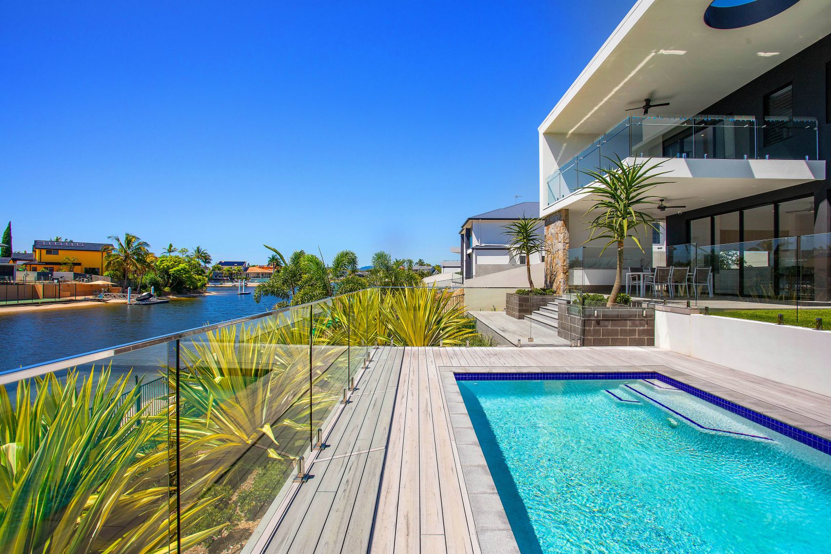 52 Lakeview Boulevard, Mermaid Waters QLD 4218, Image 2