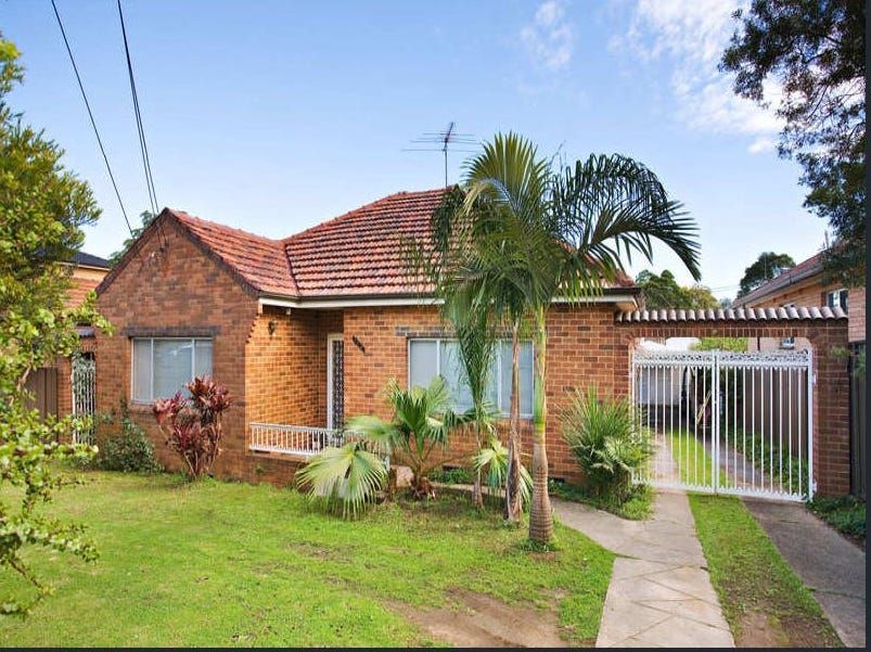 4 bedrooms House in 104 Victoria Ave MORTDALE NSW, 2223