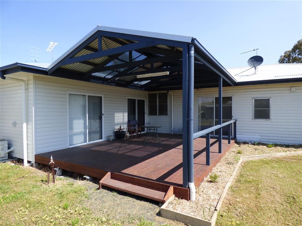 32 Edinburgh Road, Edenhope VIC 3318, Image 2