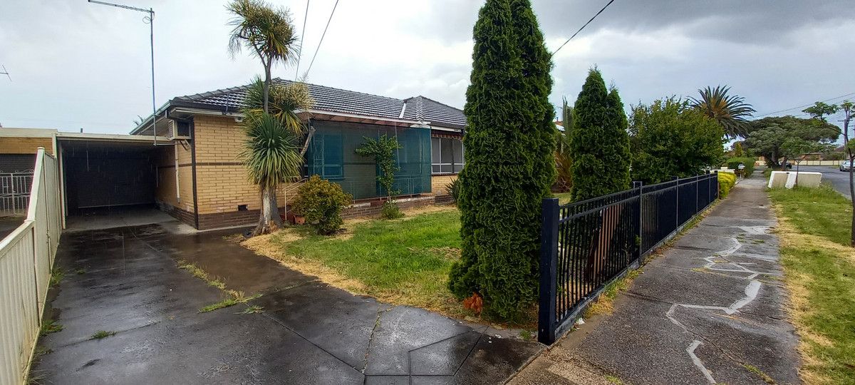 3 bedrooms House in 7 Clacton Street ST ALBANS VIC, 3021