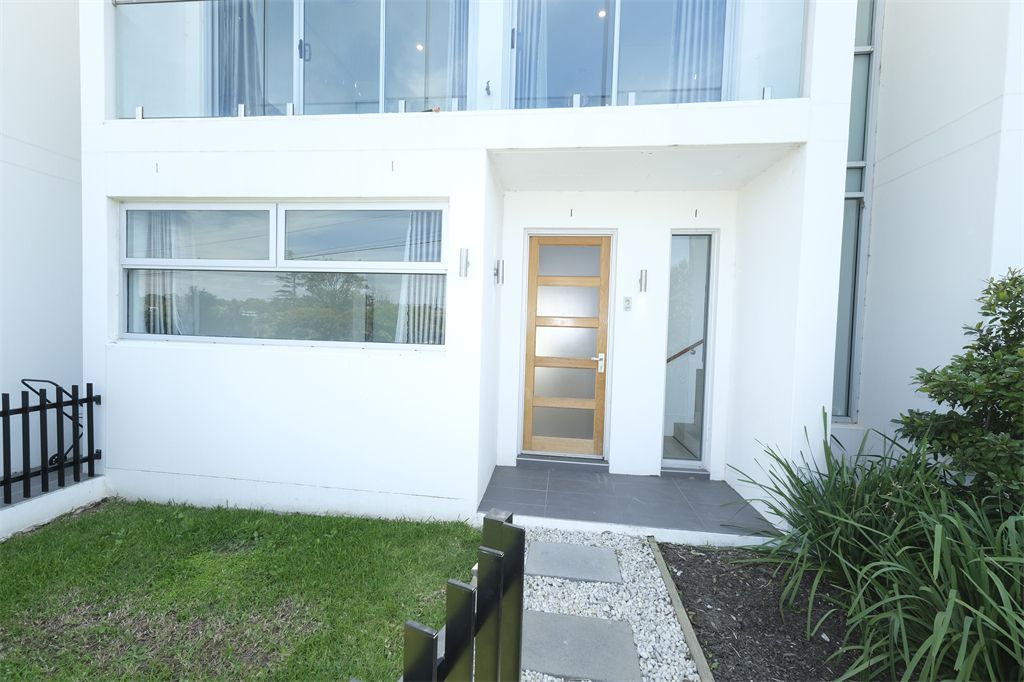 4 bedrooms House in 2/143-145 president ave MIRANDA NSW, 2228