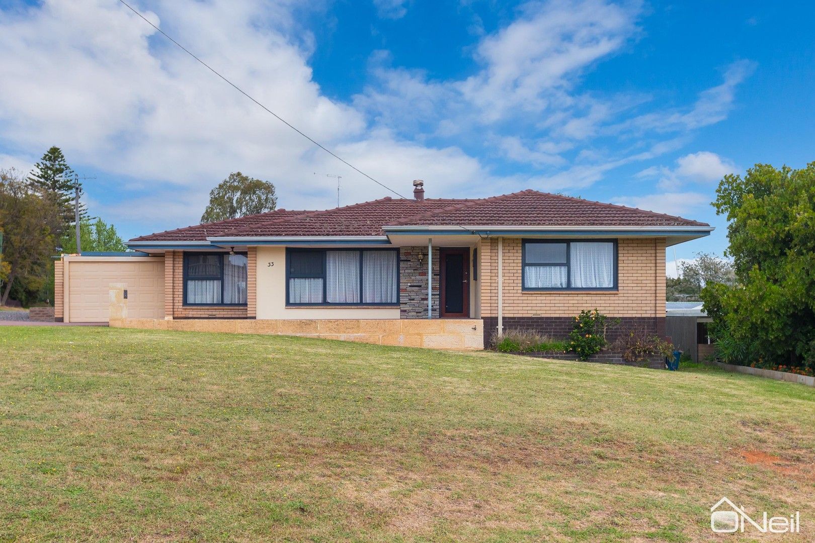 4 bedrooms House in 33 Lucich Street KELMSCOTT WA, 6111