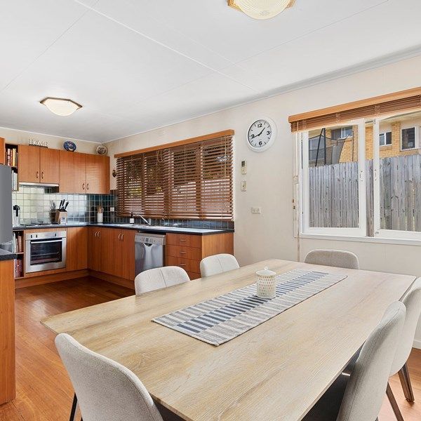 5 bedrooms House in 4 Pylara Crescent FERNY HILLS QLD, 4055
