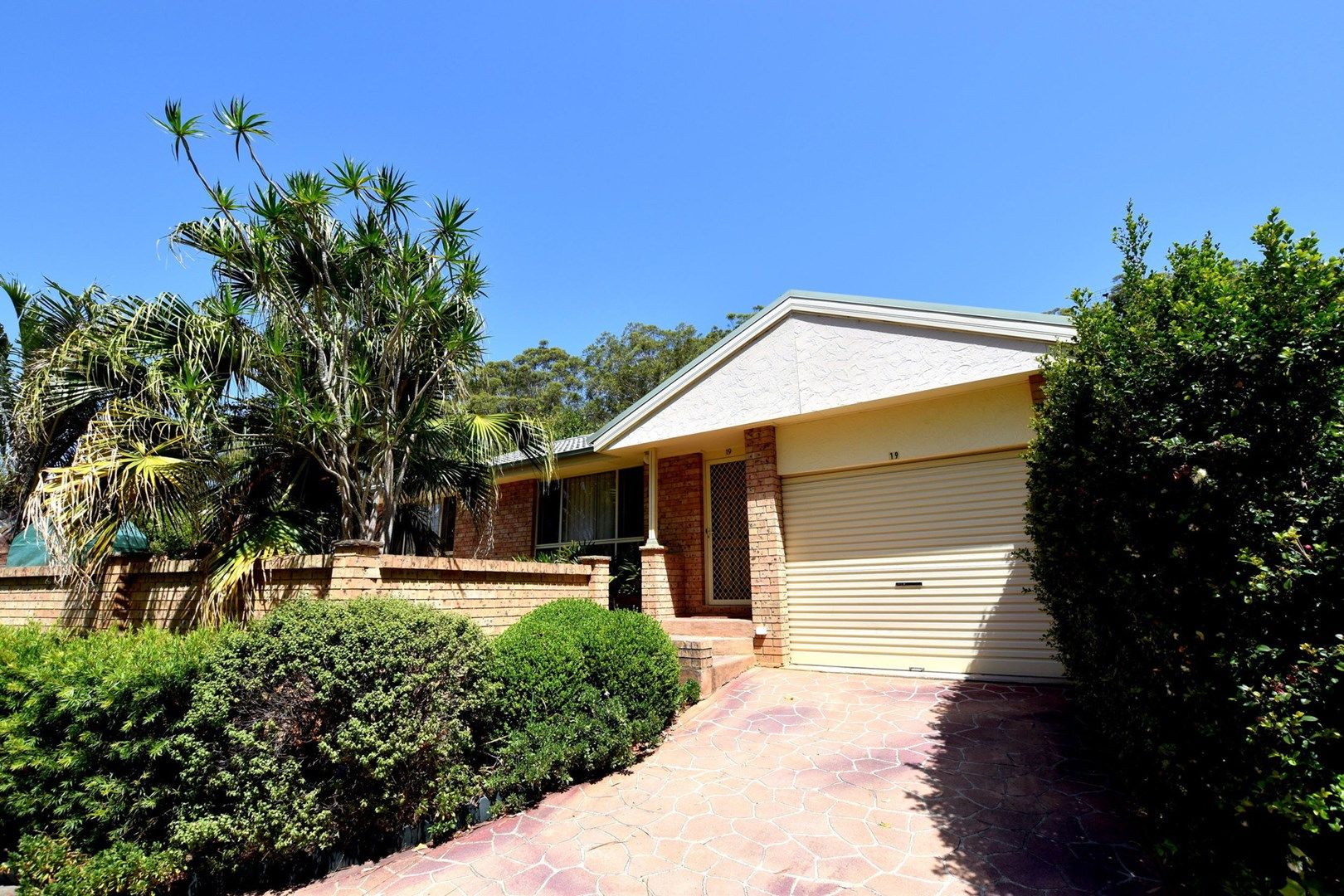19/1 Hillview Crescent, Tuggerah Property History & Address Research