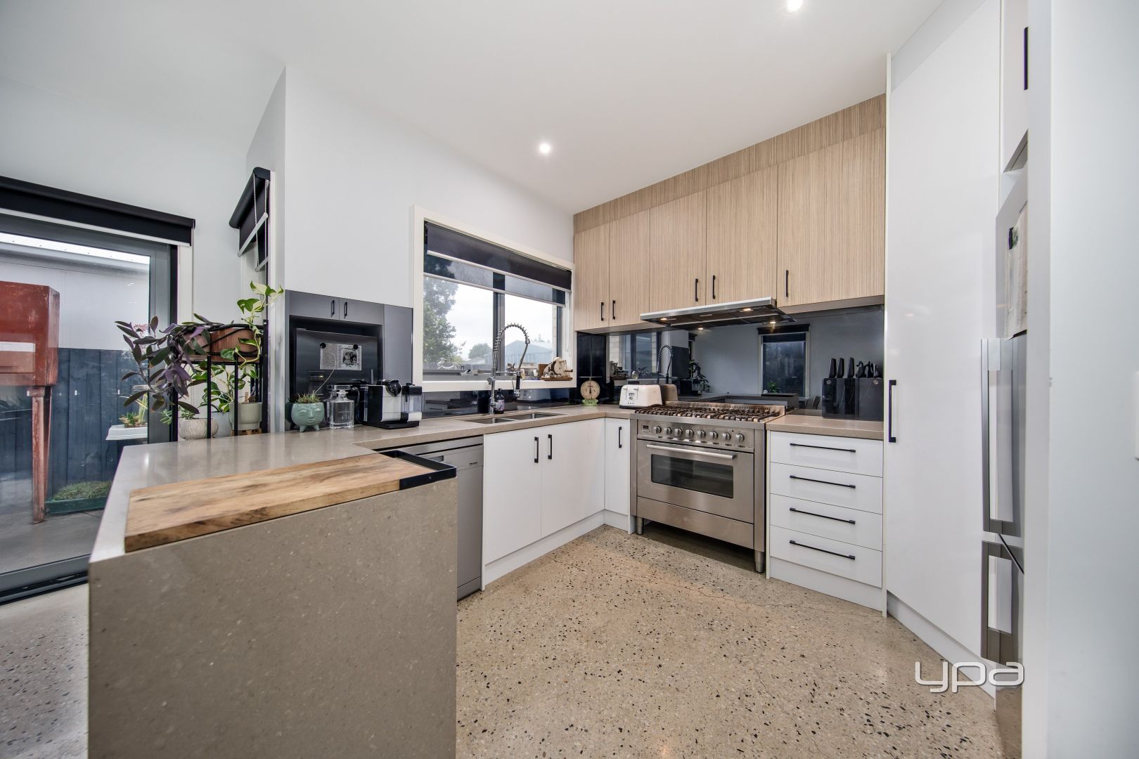 8 Manor Street, Werribee VIC 3030, Image 2