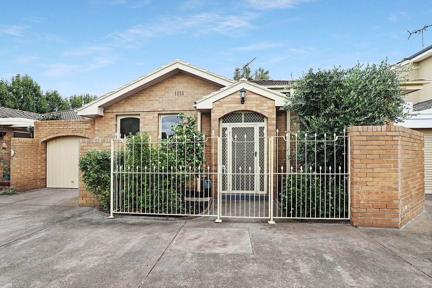2/2 Windermere Crescent, Brighton Property History & Address Research