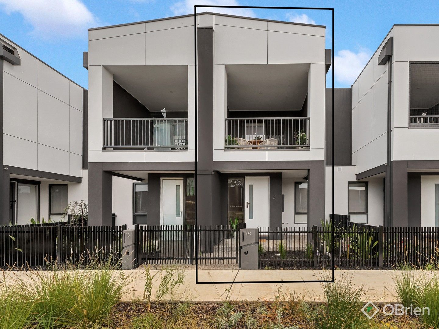 2 bedrooms Townhouse in 16 Sherlock Walk OFFICER VIC, 3809