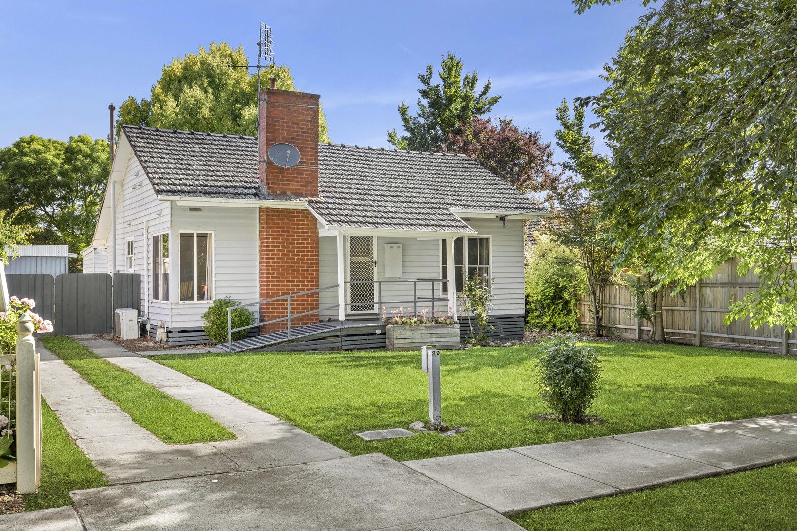 2 bedrooms House in 29 Beauchamp Street KYNETON VIC, 3444