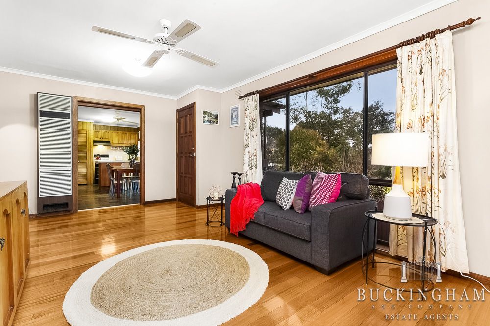 17 Woodland Grove, Briar Hill VIC 3088, Image 2