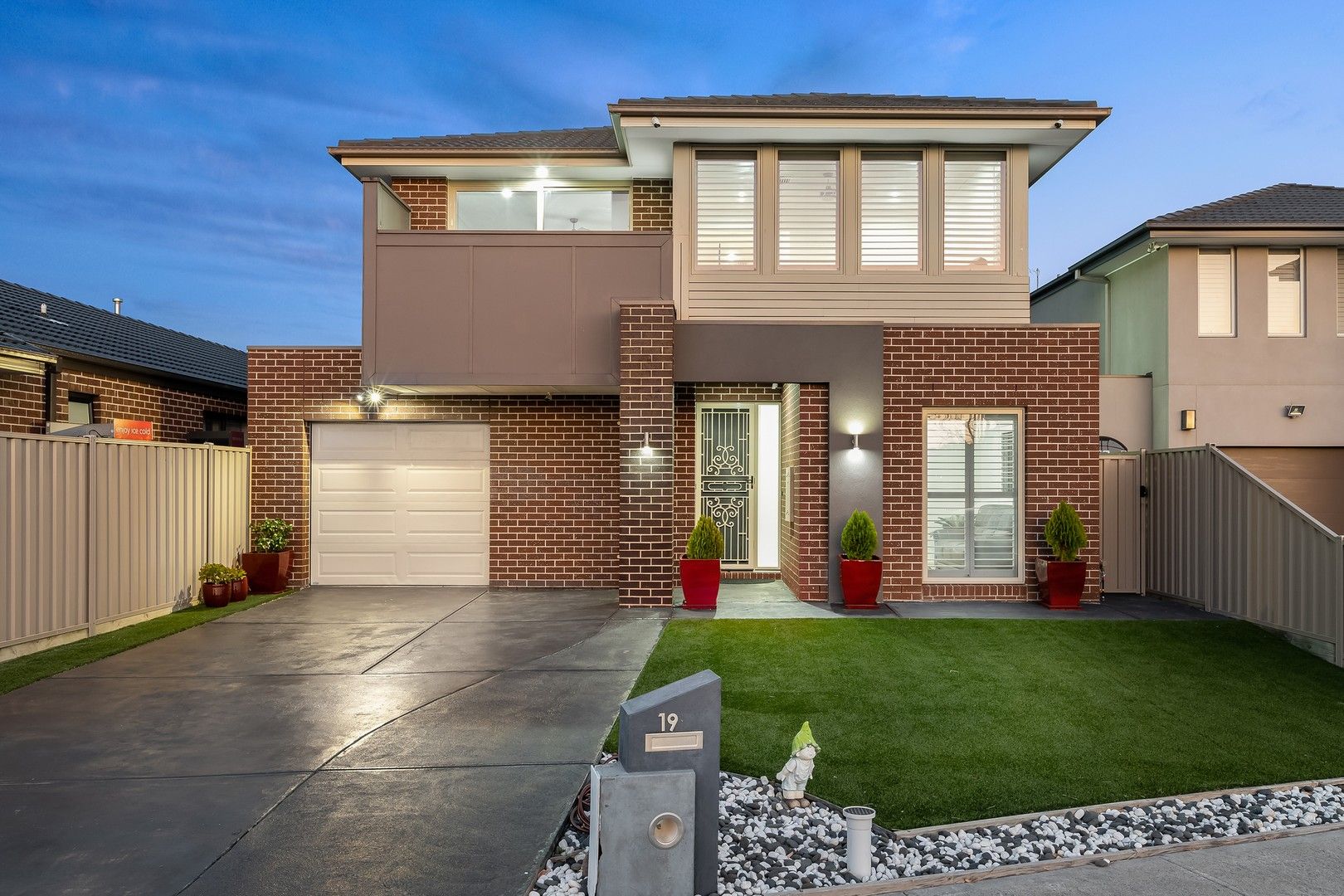 5 bedrooms House in 19 Soho Court KEYSBOROUGH VIC, 3173