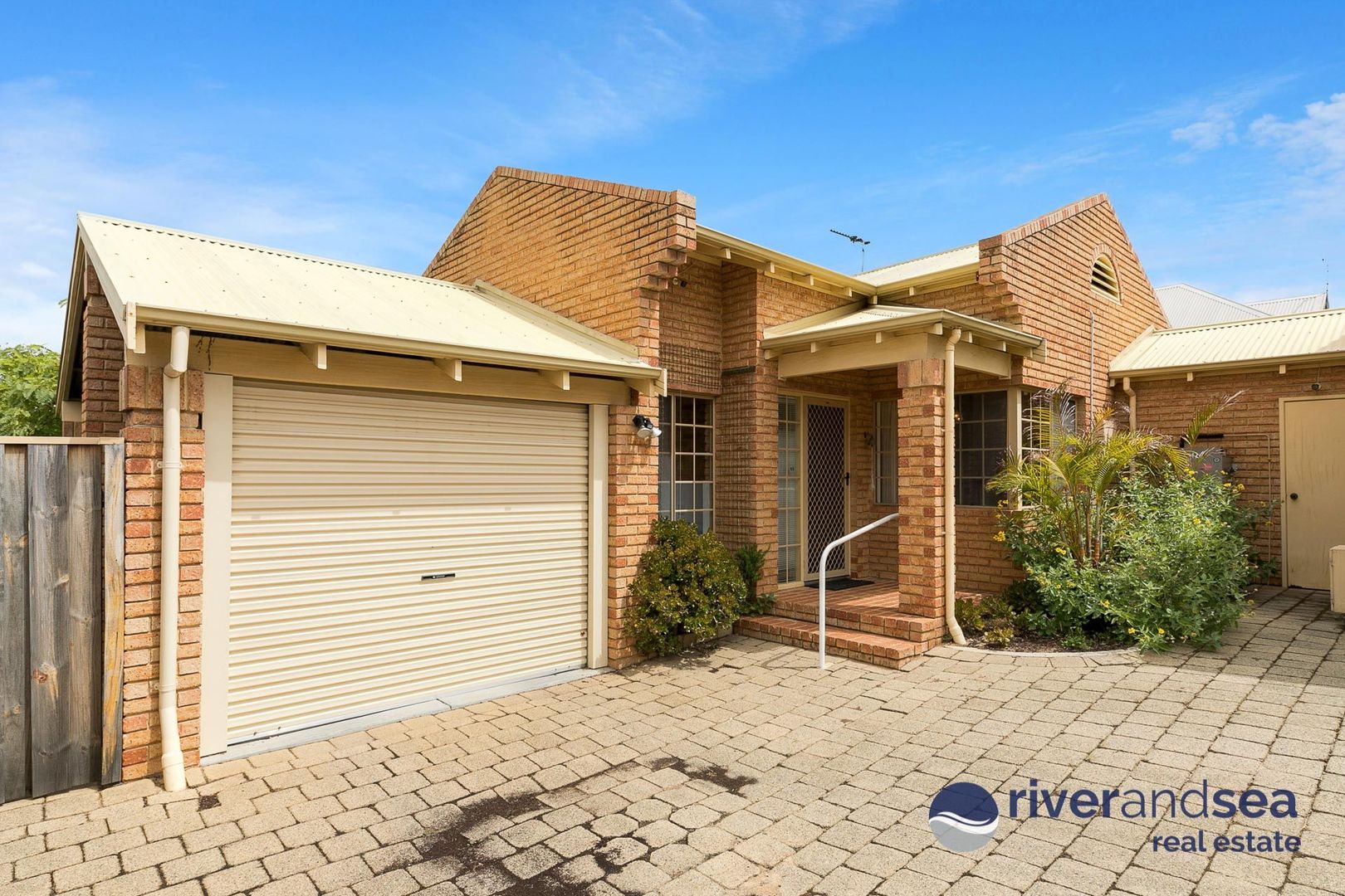 3 bedrooms House in 20b Swan Street MOSMAN PARK WA, 6012