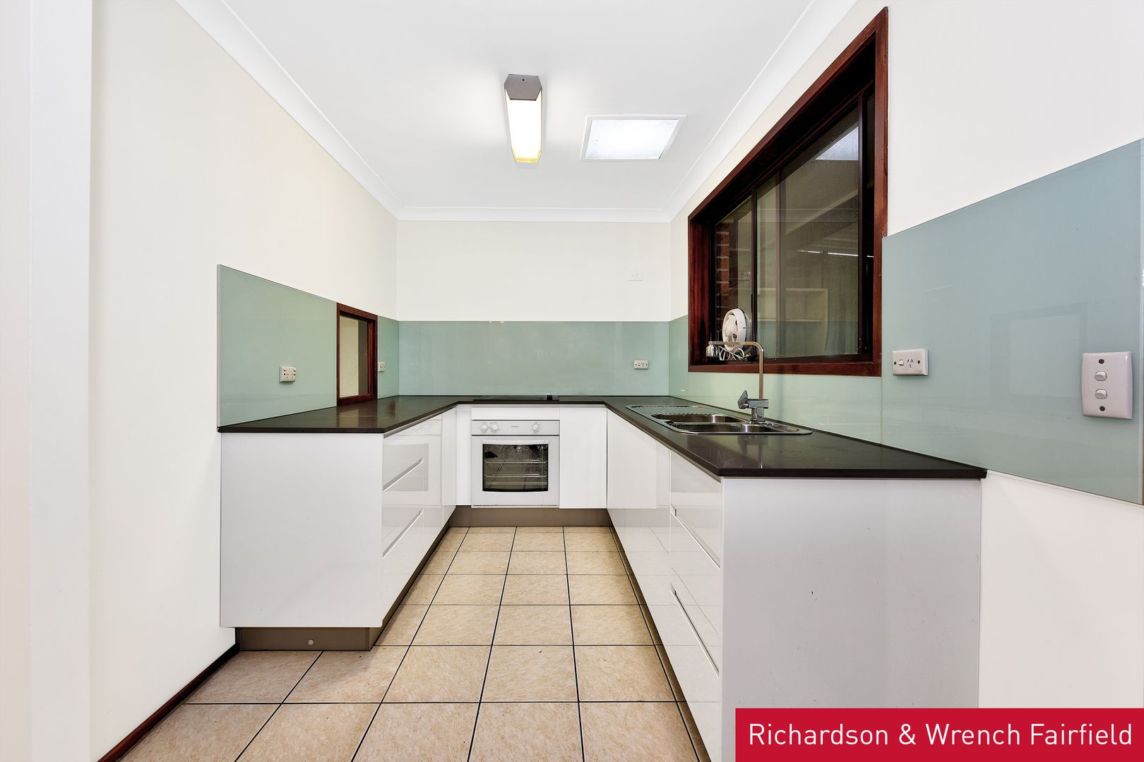 33/27 Waratah Crescent, Macquarie Fields NSW 2564, Image 2