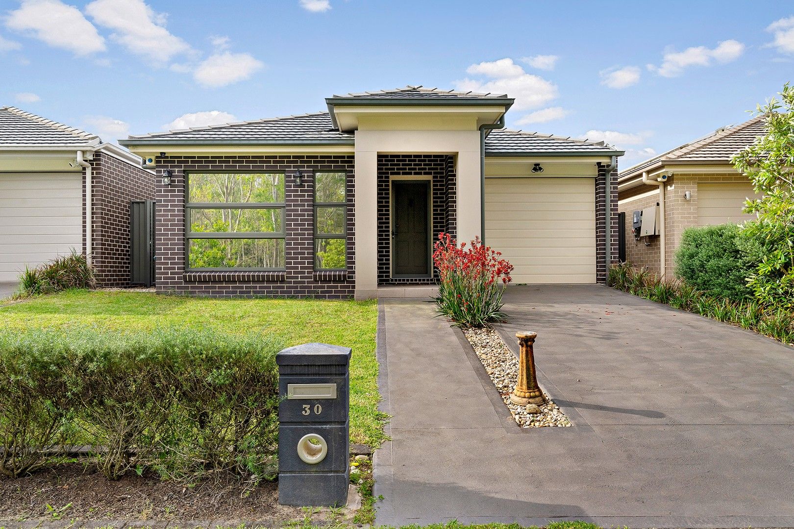 3 bedrooms House in 30 Bethany Circuit JORDAN SPRINGS NSW, 2747