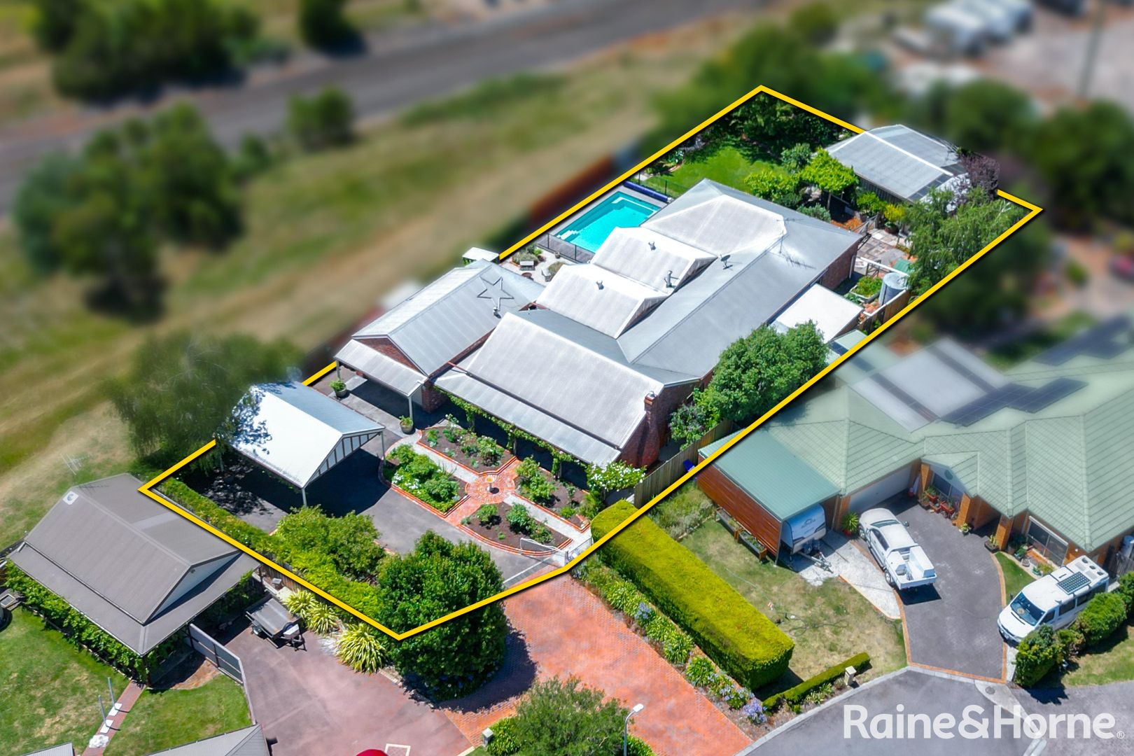 4 Rimfire Court, New Gisborne VIC 3438, Image 2