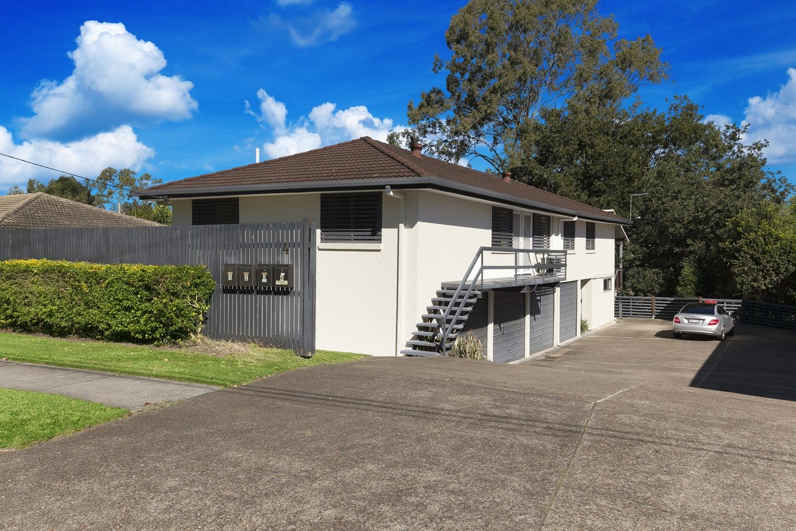2 bedrooms Apartment / Unit / Flat in 1/4 Roseglen Street GREENSLOPES QLD, 4120