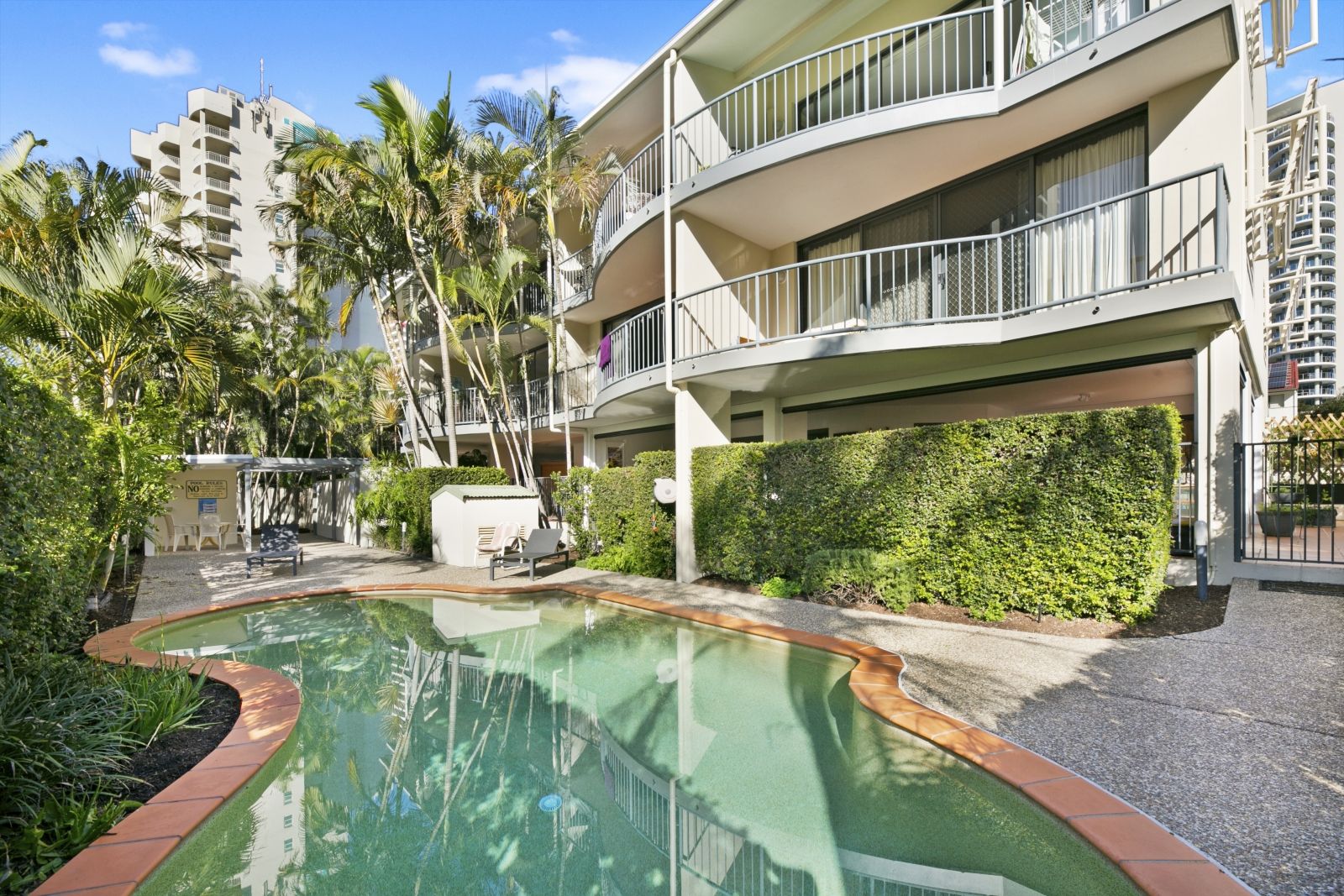 2 bedrooms Apartment / Unit / Flat in 4/21-23 Woodroffe Ave MAIN BEACH QLD, 4217