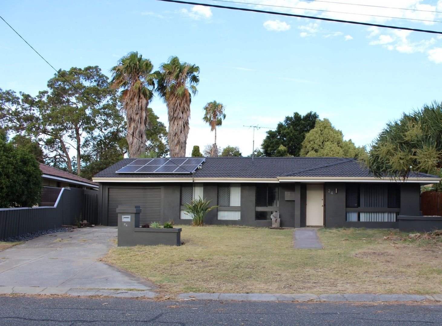 4 bedrooms House in 24 Banyandah Boulevard WANNEROO WA, 6065