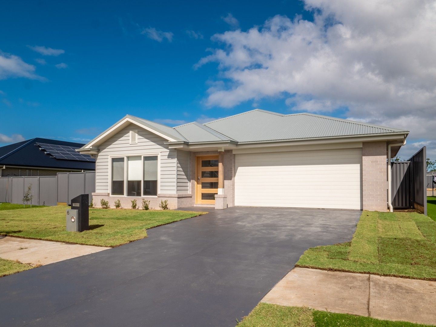 4 bedrooms House in 6 Harvest Street THRUMSTER NSW, 2444