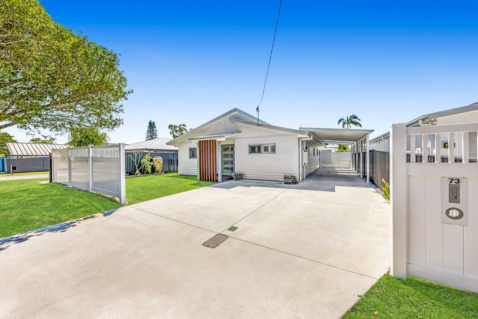 3 bedrooms House in 73 Westminster Avenue GOLDEN BEACH QLD, 4551