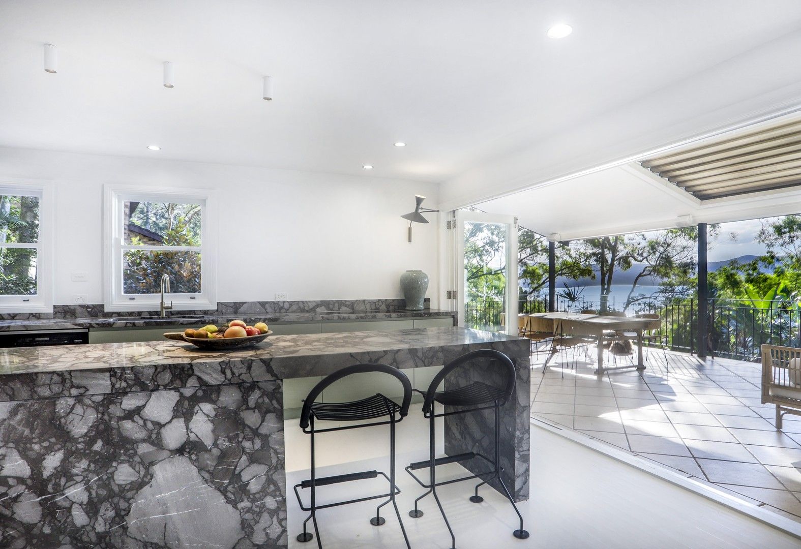 5 bedrooms House in 76 Hilltop Road AVALON BEACH NSW, 2107