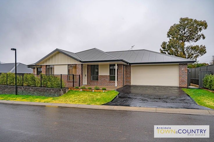 4 bedrooms House in 21/22 Freeman Crescent ARMIDALE NSW, 2350