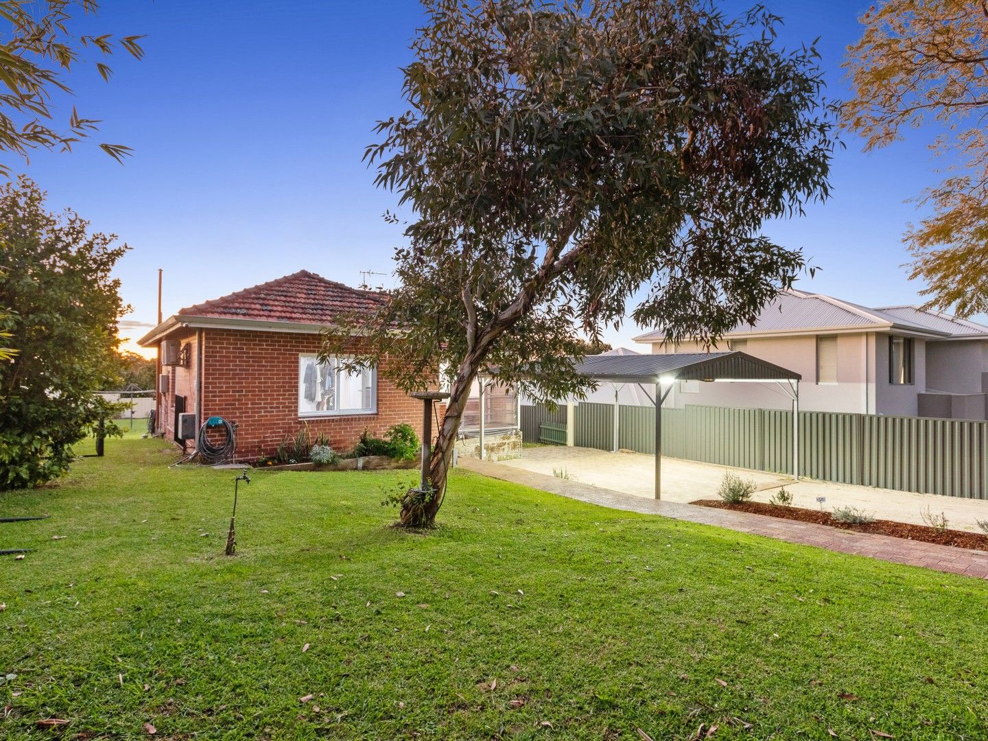 2 bedrooms House in 13 Whittlesford Street EAST VICTORIA PARK WA, 6101